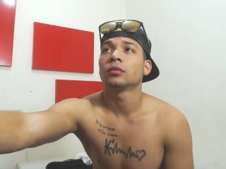 BigDerek - Show live xXx with a latin american Men sexually attracted to the same sex 