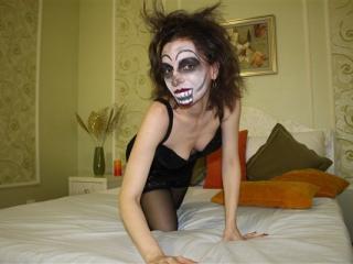 DivineEvelyn - Chat live hot with a White Lady 