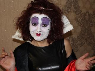 DivineHoiny - Cam nude with a European Mature 