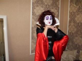 DivineHoiny - Web cam exciting with this being from Europe Lady over 35 
