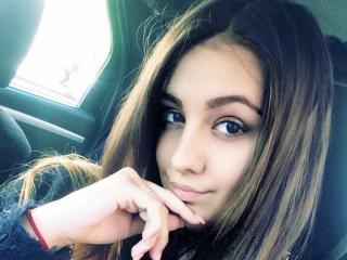 SunnyRaisa - online chat sex with a Hot babe with immense hooters 
