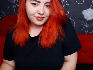 TheQueenAss - Show live x avec une Resplendissante jeune nana hot avec des cheveux roux sur X Love Cam 