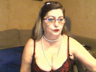 SexyandSmartX - Chat live xXx with this Lady over 35 with massive breast 