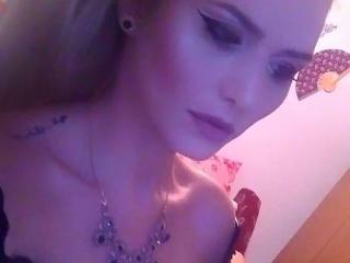 YaryneMarry - Chat sex with this shaved private part 18+ teen woman 