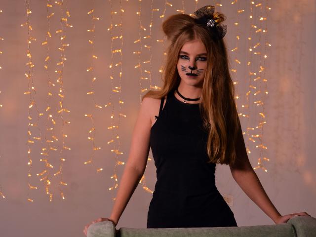 SirenaTigress - Live sex avec une Magnifique model à la chevelure d'or sur le service Xlove 