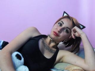 DeisyHot - Chat cam hot with this brown hair Young lady 