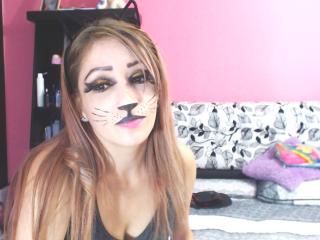 SexyAngieForU - Webcam live sexy avec cette Femmes épilée  