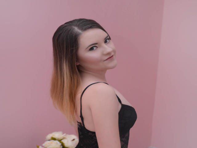 ReyaMagnifique - Live sex cam - 4846549