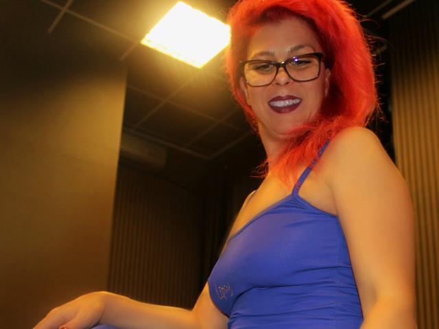 NinaTaylorx - Show xXx with a tiny titty Horny lady 