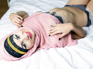 Kaylaa - Webcam porn avec cette Très belle demoiselle hot au sexe totalement rasé sur Xlovecam 