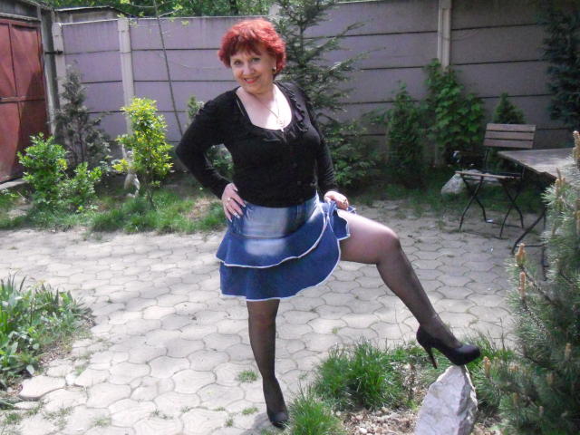 LynetteForYou - Chat live hot with this average hooter Attractive woman 