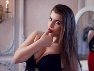 LindaLindle - chat online porn with this European Sexy babes 