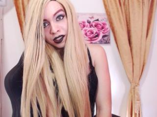 CandyFoxTS - Chat live exciting with a latin american Shemale 