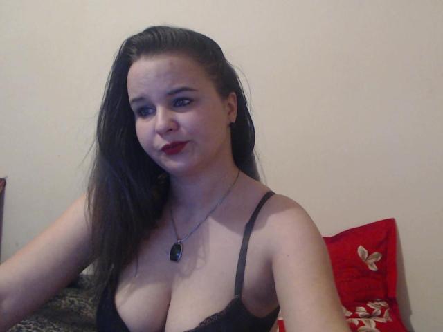 YourOnlyQueen - online chat sexy with a average constitution Young lady 