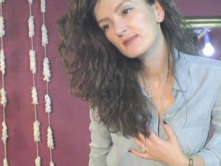 EmmaBrie - Webcam sexe avec cette Fabuleuse jeune jeune model en chaleur aux cheveux châtain sur la plateforme Xlovecam 