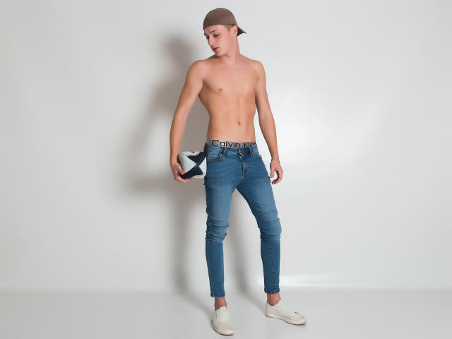 OliverGunn - Live porn &amp; sex cam - 4893629