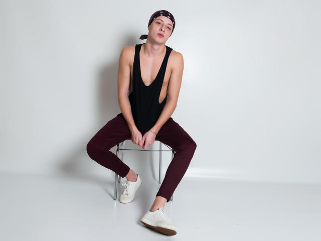 OliverGunn - Live porn &amp; sex cam - 4893674