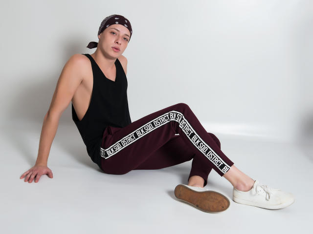 OliverGunn - Live porn &amp; sex cam - 4893689