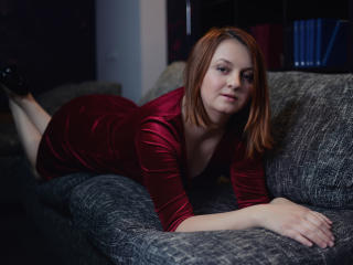 RebeccaDolly - Webcam sexy avec une Divine jeune camgirl très sexy châtain clair sur la plateforme Xlove 