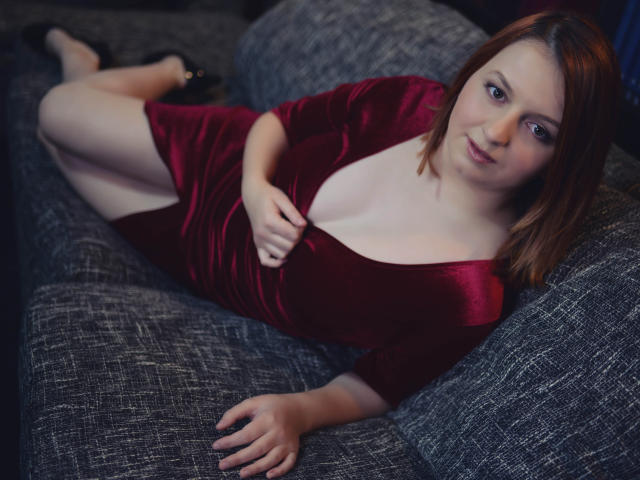 RebeccaDolly - Chat live x with a standard build Sexy babes 