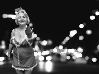 KinkyStuffForU - Show hot avec cette Camgirl mature occidentale sur la plateforme XloveCam 