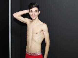 MikeyCummings - Live sexe cam - 4942754