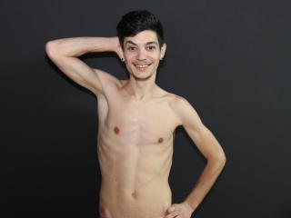 MikeyCummings - Live sexe cam - 4942799