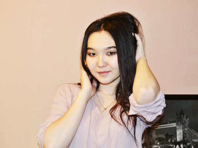RaphaelaLover - Live cam hard with this asian 18+ teen woman 