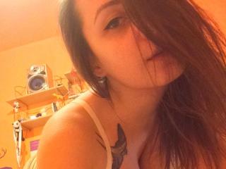 LounaDiva - Chat cam sex avec une étonnante demoiselle très sexy blanche sur le site Xlovecam 