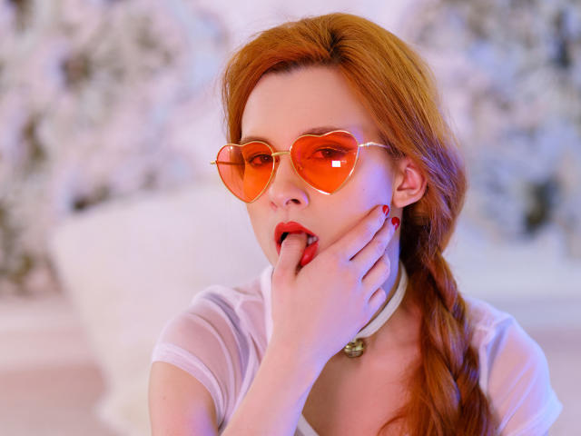 LoloMercier - Chat live exciting with a unshaven private part Hot chicks 