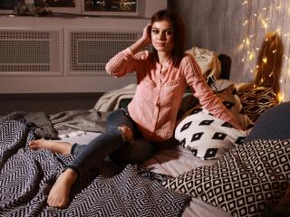 GemmaArdent - Chat live intime avec une étonnante jeune model ayant le sexe totalement rasé sur XloveCam 