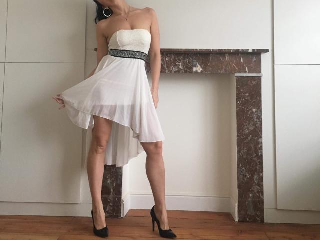 KatieFrenchie - Chat live sexy with a average constitution Hot babe 