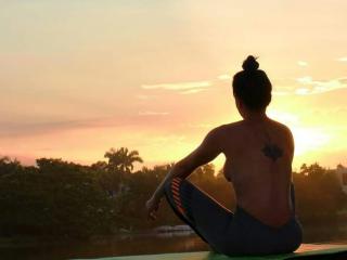 SamanthaFit - Live cam exciting with a so-so figure Lady 