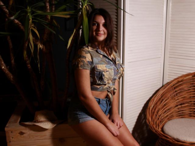 IndiraDolly - Show sexy with this large ta tas Girl 