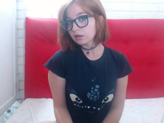 CataleyaFoxy - Chat cam sexy with this shaved pubis College hotties 