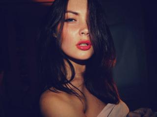 ElizaJuice - Live hard avec cette Superbe femme sexy européenne sur le site Xlovecam 