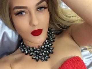 OliviaDiamond - Live sex with this shaved genital area Sexy girl 