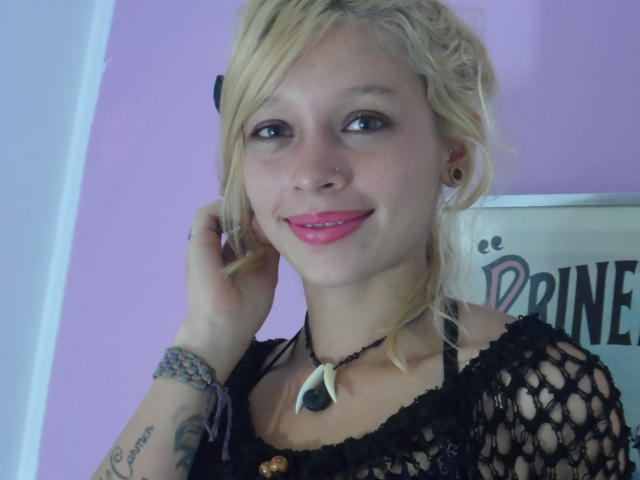 Eliizabeth - Live hard with a light-haired Young lady 