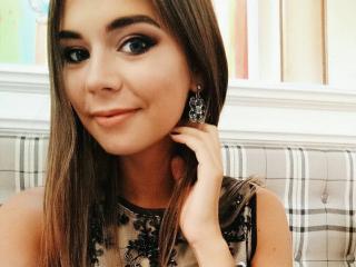 BettyNoar - Video chat nude with this charcoal hair Young lady 