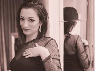 FrancineMarie - Webcam sexy avec cette Splendide jeune jeune model au sexe entièrement rasé  