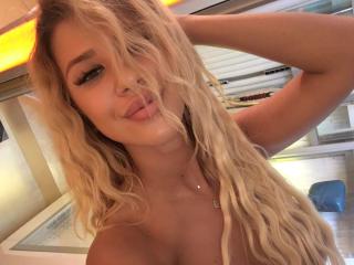 AgnesT - Webcam live hot with this sandy hair Young and sexy lady 