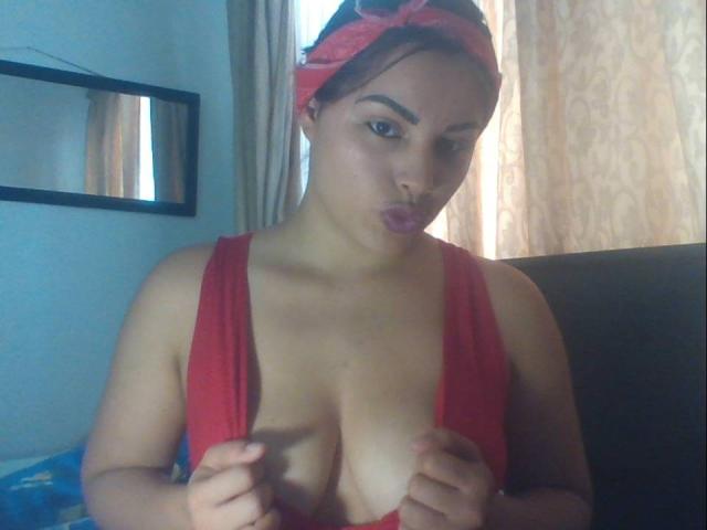 Lamonacachonda - chat online sexy with this latin Young lady 