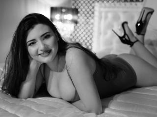 ReneBriliante - Live porno avec une Très belle nana sexy avec des seins bien proportionnés sur le site Xlovecam 