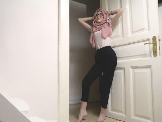 Ajda - Spectacle hard avec une Resplendissante jeune demoiselle hot de type arabe sur le site X Love Cam 