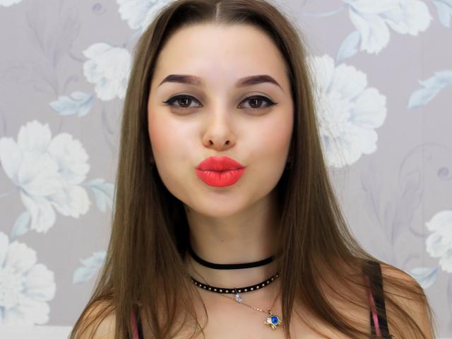 Jessiica69 - Web cam sexy with a European Sexy girl 
