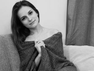 XlMALNA - Live cam x with a shaved private part Young and sexy lady 