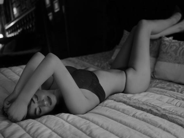 MiaAphrodite - Live Sex Cam - 5149562