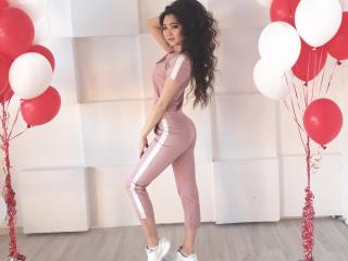 RaphaelaLover - Webcam exciting with this standard titty Girl 