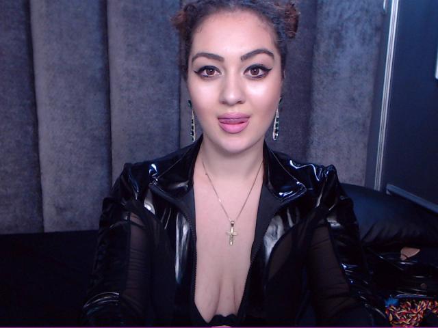 JuicySub - Live exciting with this Dominatrix with regular tits 