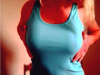 AlleksaShow - Webcam sex avec une éclatante jeune canon en chaleur au corps parfait sur la plateforme Xlove 